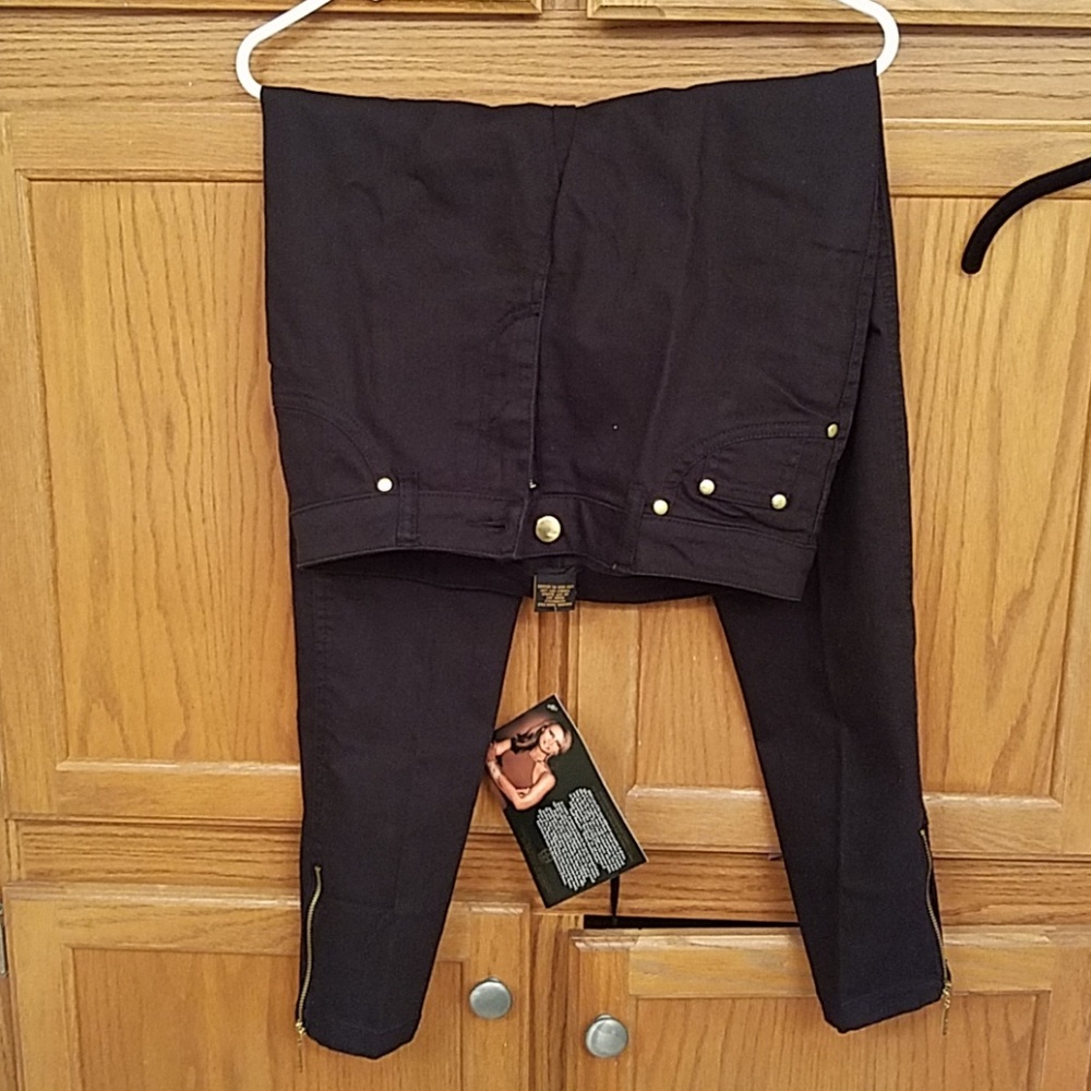 IMAN NEW Jeans with size small T-shirt black.